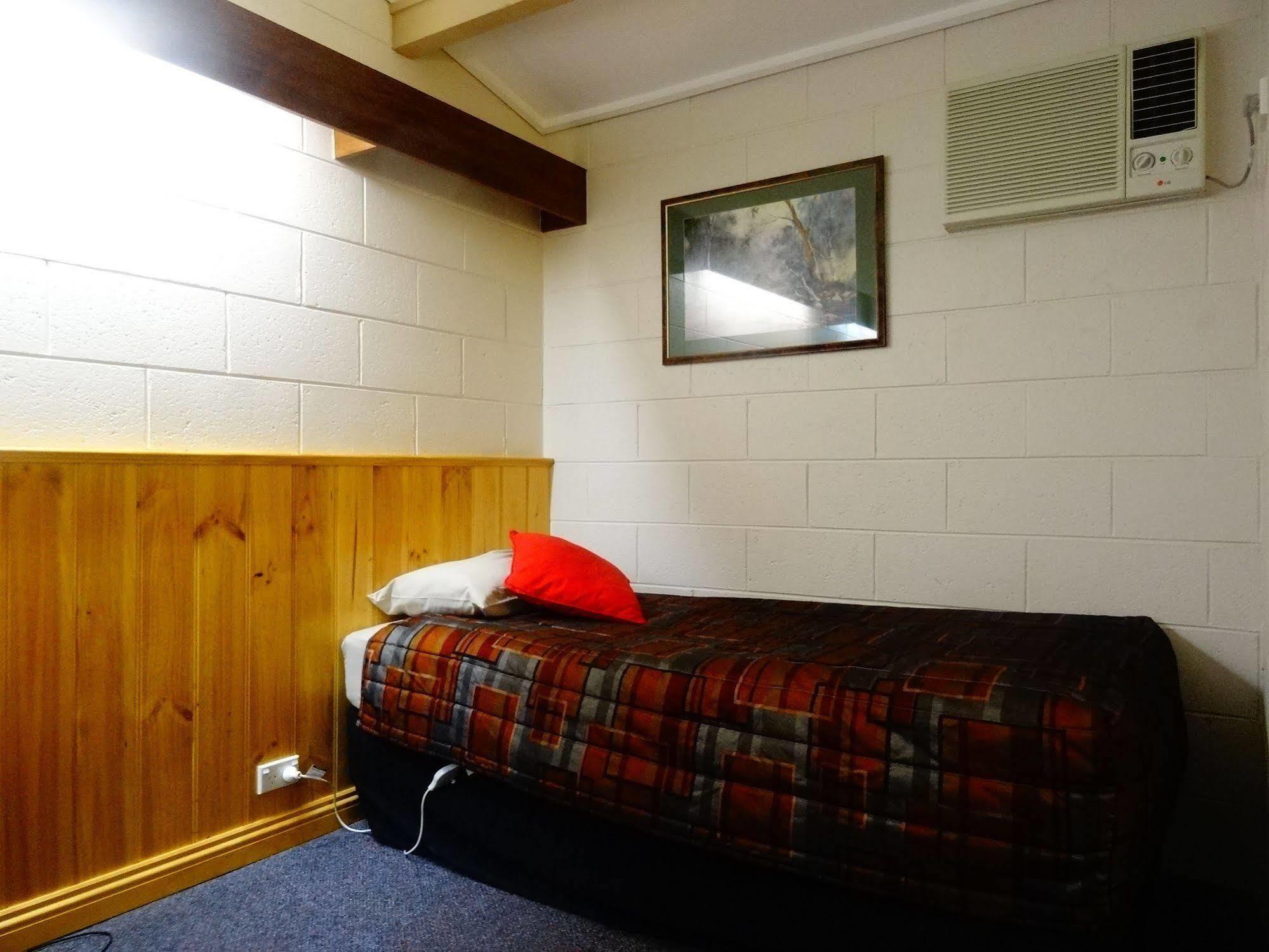 Coal Creek Motel Korumburra Exterior photo
